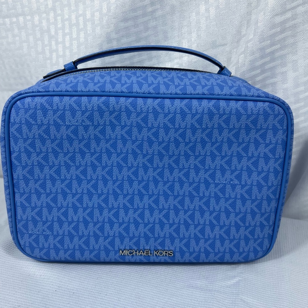 7069: NWT Michael Kors Jet Set Logo Hanging Toiletry Travel Case Blue
